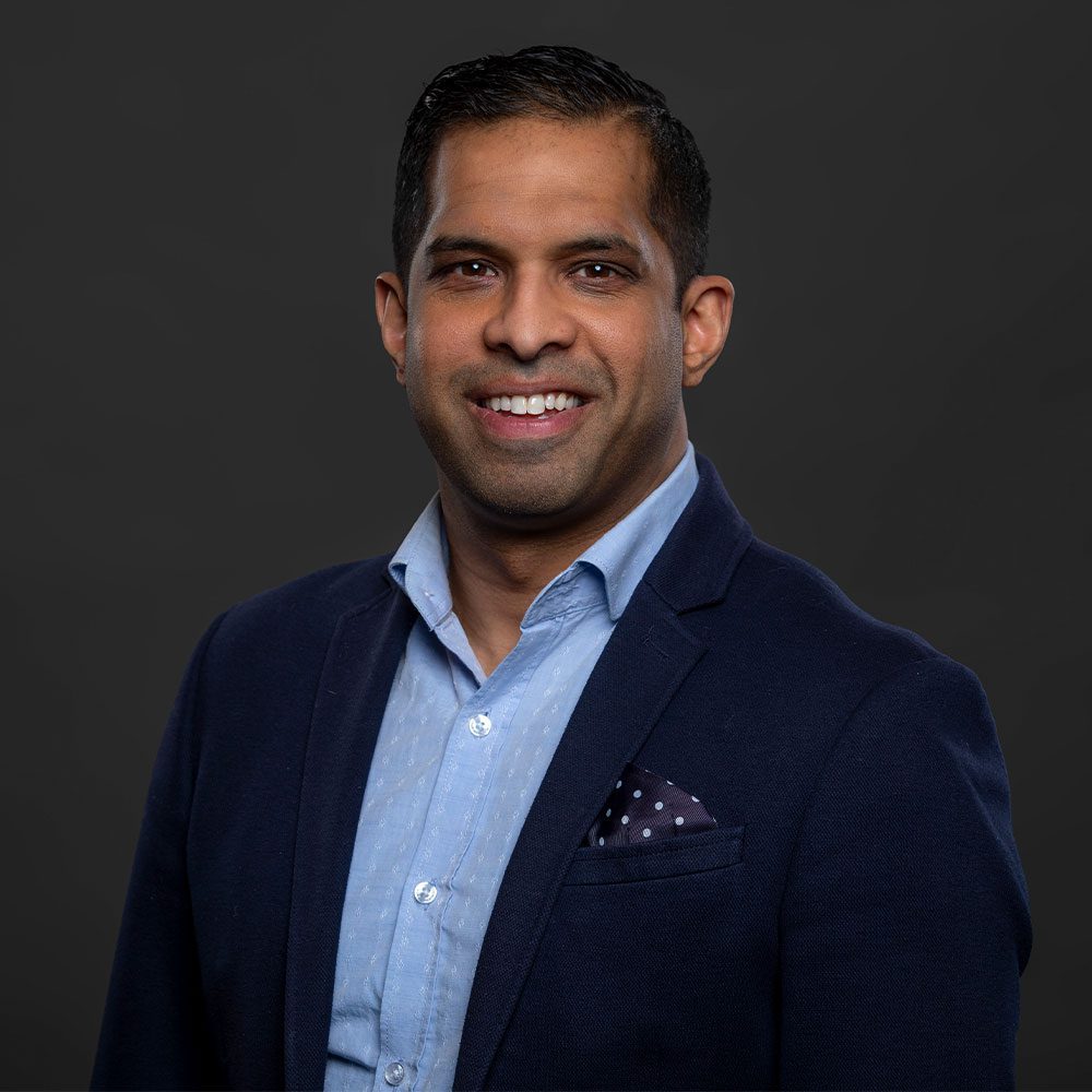 Dezi Singh headshot.